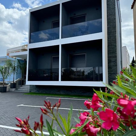 Kevin'S Aparthotel Vlore Exterior photo