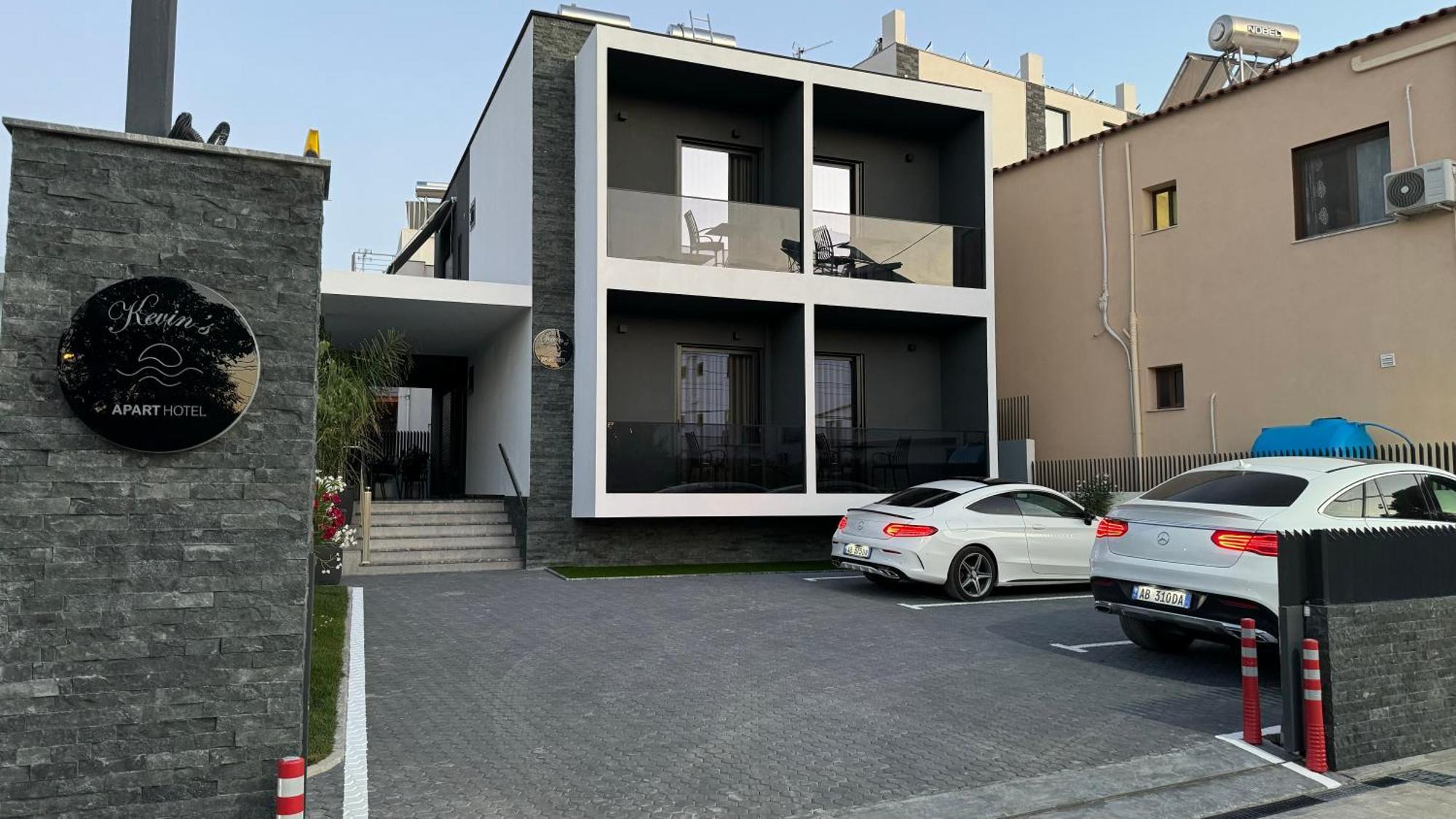 Kevin'S Aparthotel Vlore Exterior photo