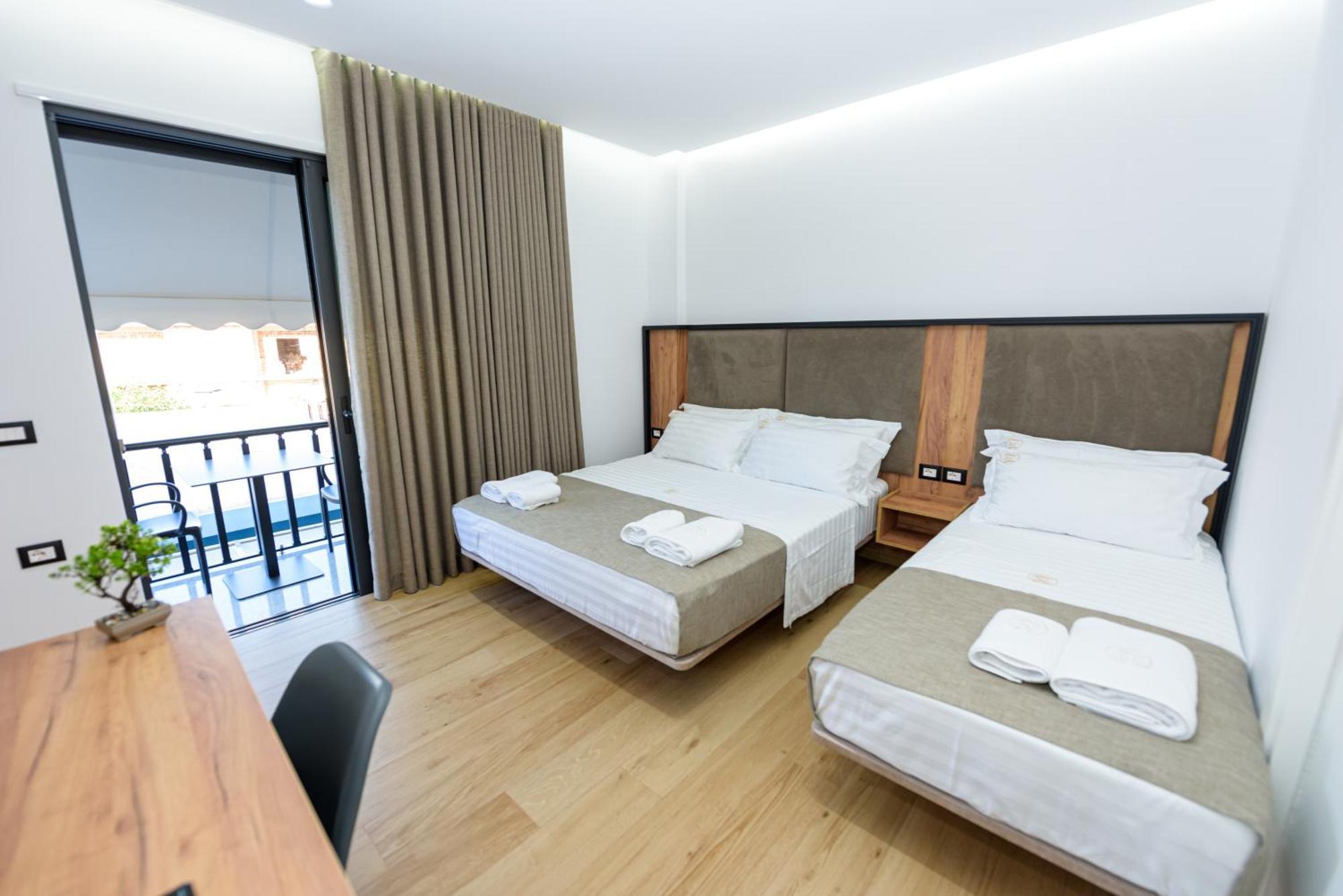 Kevin'S Aparthotel Vlore Exterior photo