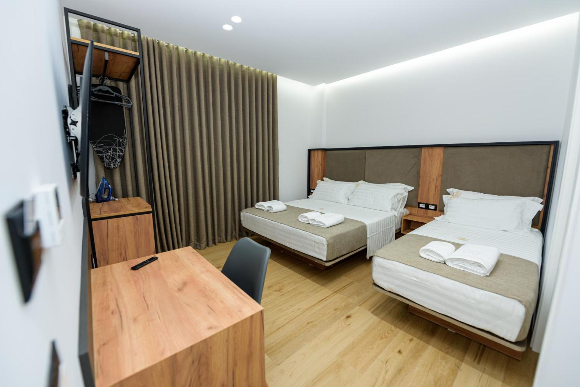 Kevin'S Aparthotel Vlore Exterior photo