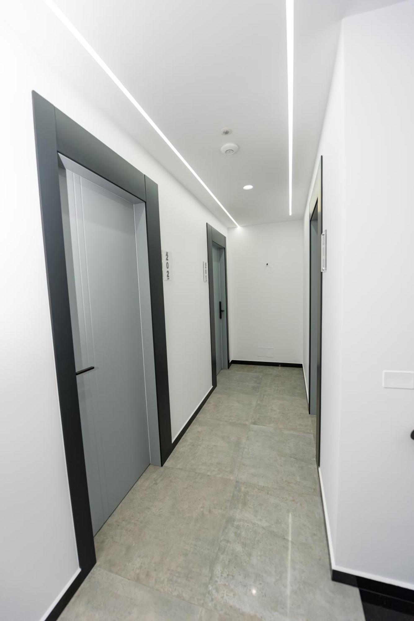Kevin'S Aparthotel Vlore Exterior photo